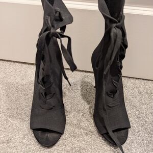 Steve Madden Black Lace-Up Boots with Modern Elegance